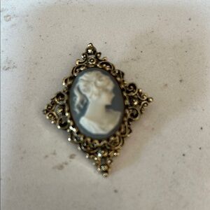 Elegant Gerry’s Gold tone Blue Resin Cameo Brooch